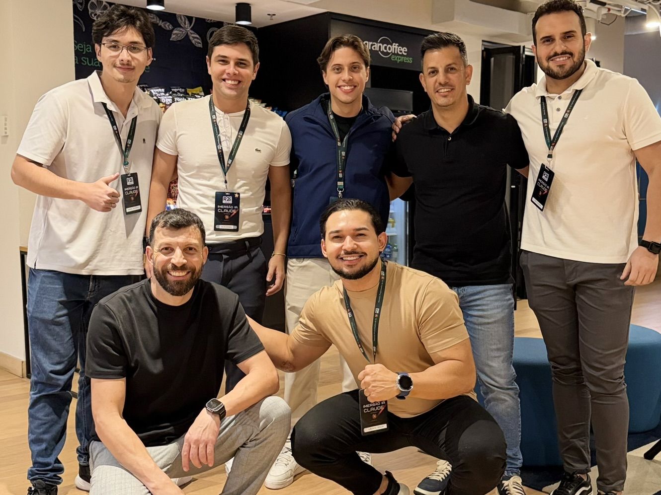 Participantes reunidos no fim do dia, no happy hour